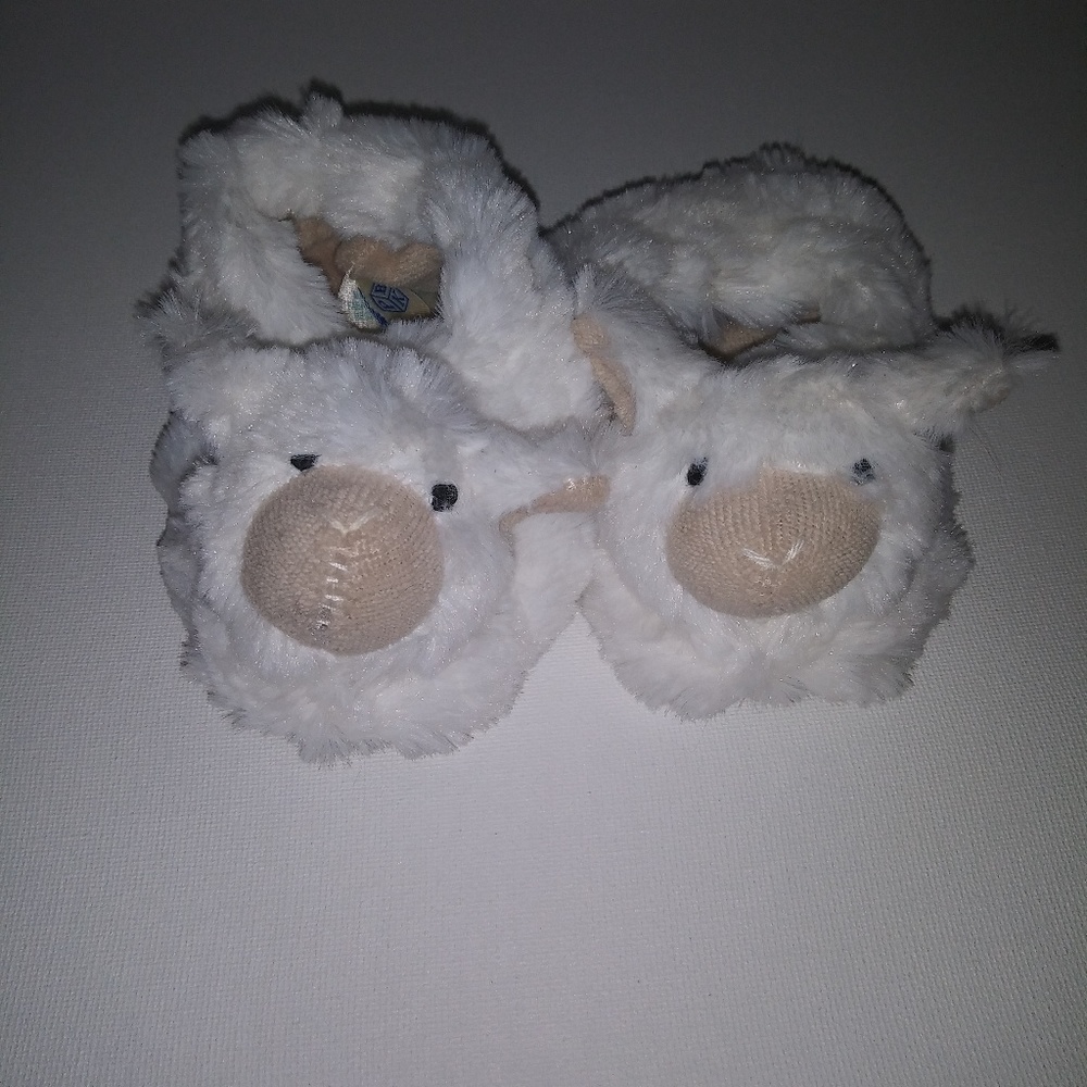 Pottery Barn Kids Whiye faux fur Llama booties